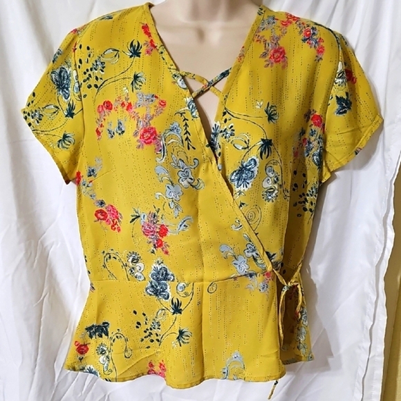 Elegant Floral Wrap Blouse in Yellow.   4 - Picture 3 of 7